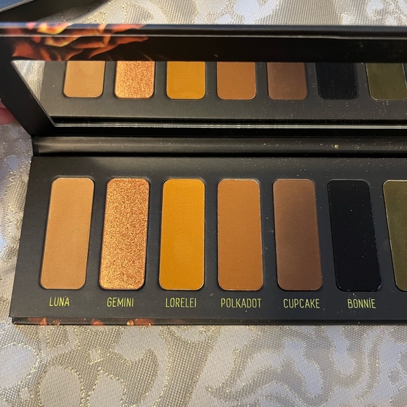 Melt Gemini Eyeshadow Palette - Picture 10 of 10